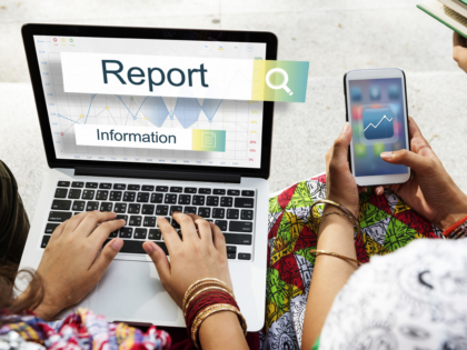 Students with Corona Vaccination app and thumb up