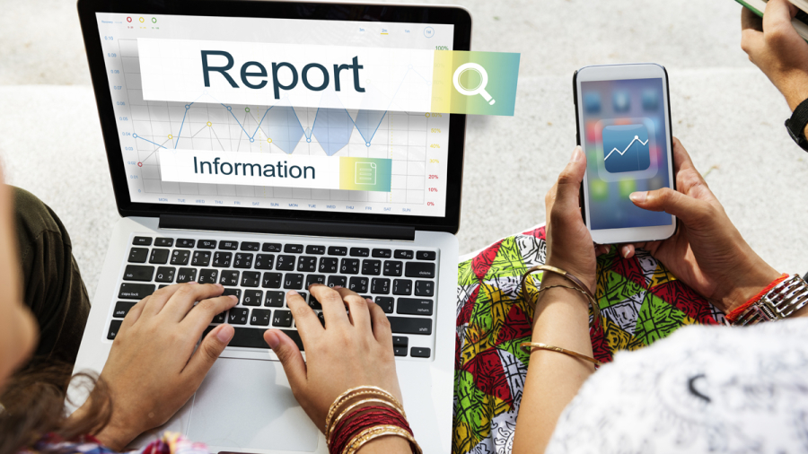 Students with Corona Vaccination app and thumb up